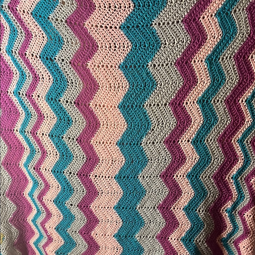 😄Hand knit large blanket 70 x 66 colourful